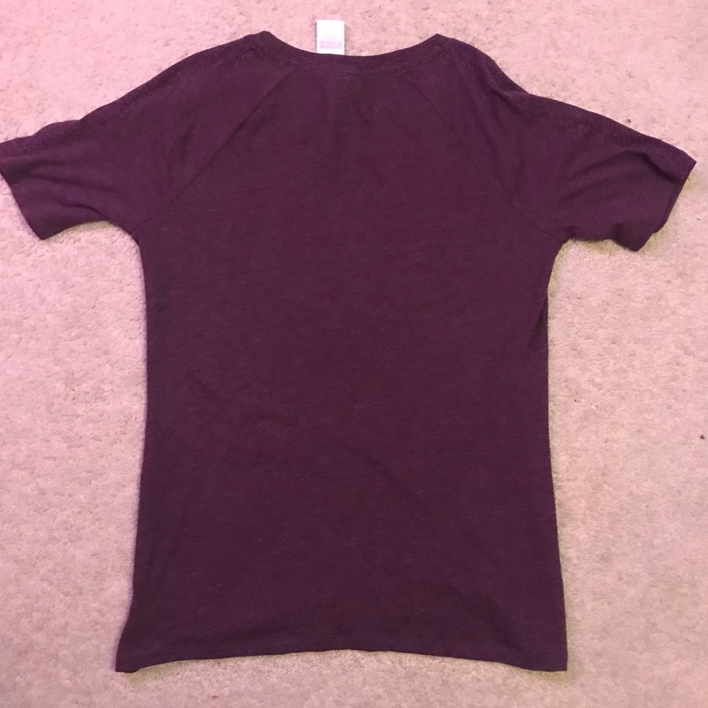 🚨SOLD🚨NWT PINK Victorias Secret Graphic TShirt - Picture 3 of 3